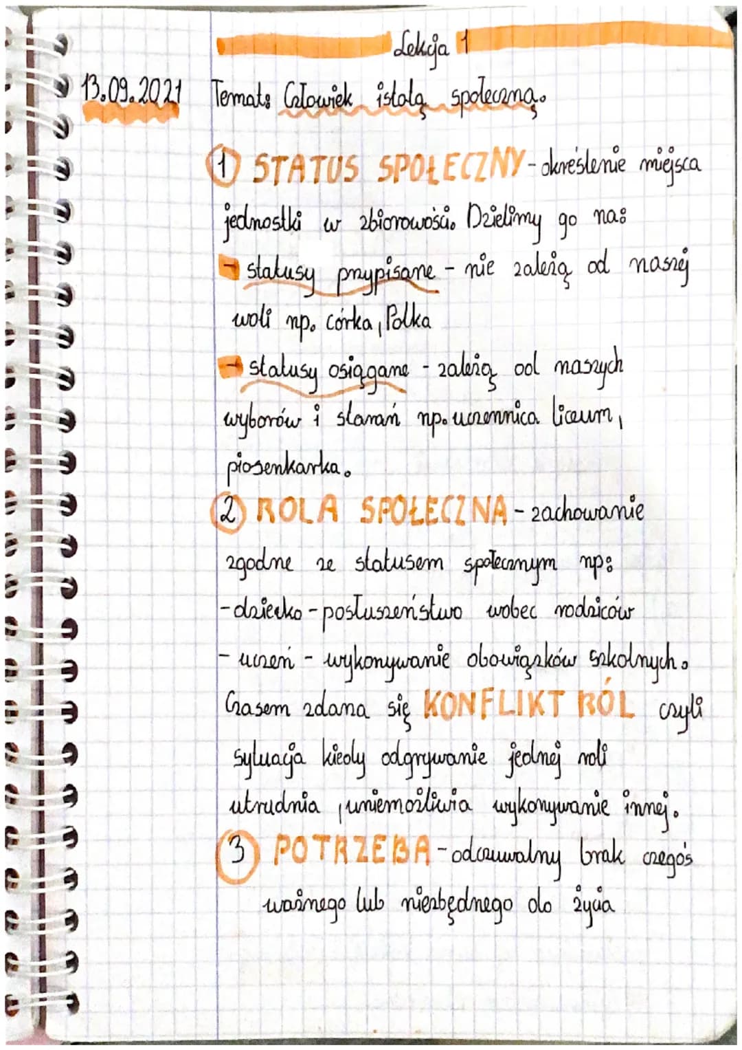 ง
د
3
3
3
e
Lekcja 1
13.09.2021 Temats Głowiek istolą społeczną.
① STATUS SPOŁECZNY-kreślenie miejsca
jednostki w zbiorowości. Dzielimy go n