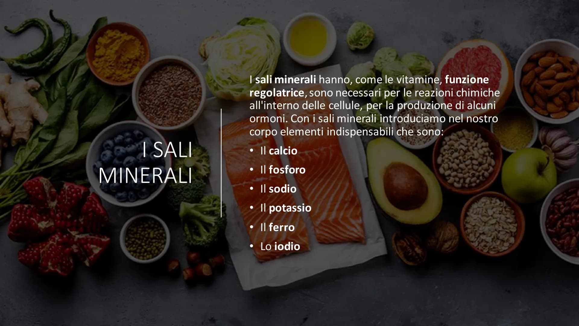 # L'ALIMENTAZIONE

Nella catena alimentare noi esseri umani siamo dei consumatori: non siamo in grado
di produrci il cibo da soli. Siamo anc