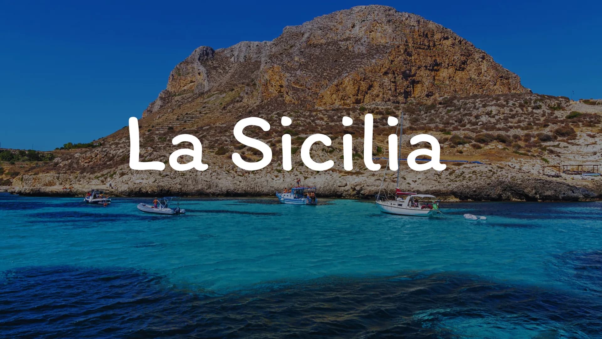 # La Sicilia # stemma della Sicilia

La trinacria è uno stemma che raffigura una
testa di donna con tre gambe piegate che
escono da essa. Si