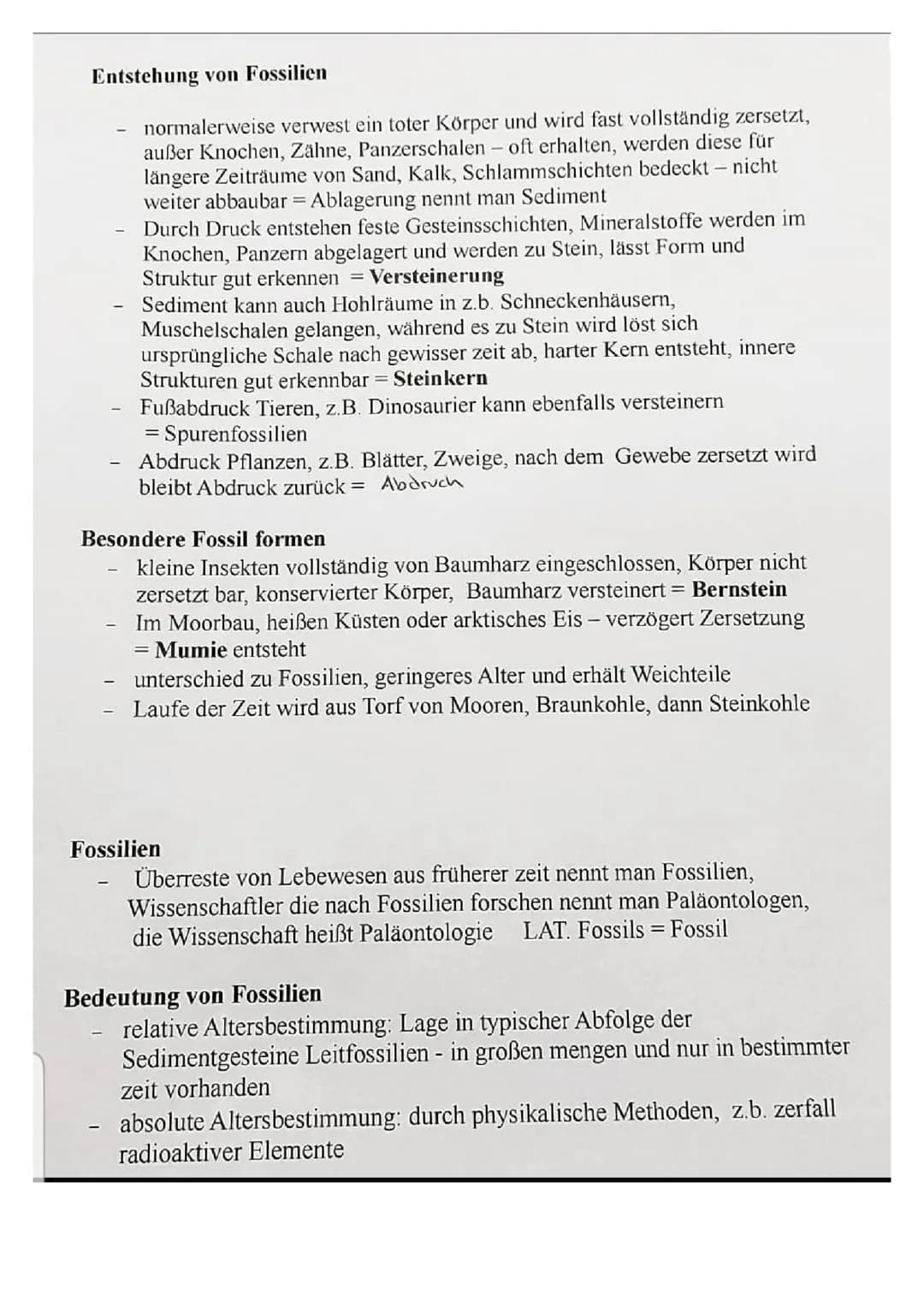 # Entstehung von Fossilien

- normalerweise verwest ein toter Körper und wird fast vollständig zersetzt,
  außer Knochen, Zähne, Panzerschal
