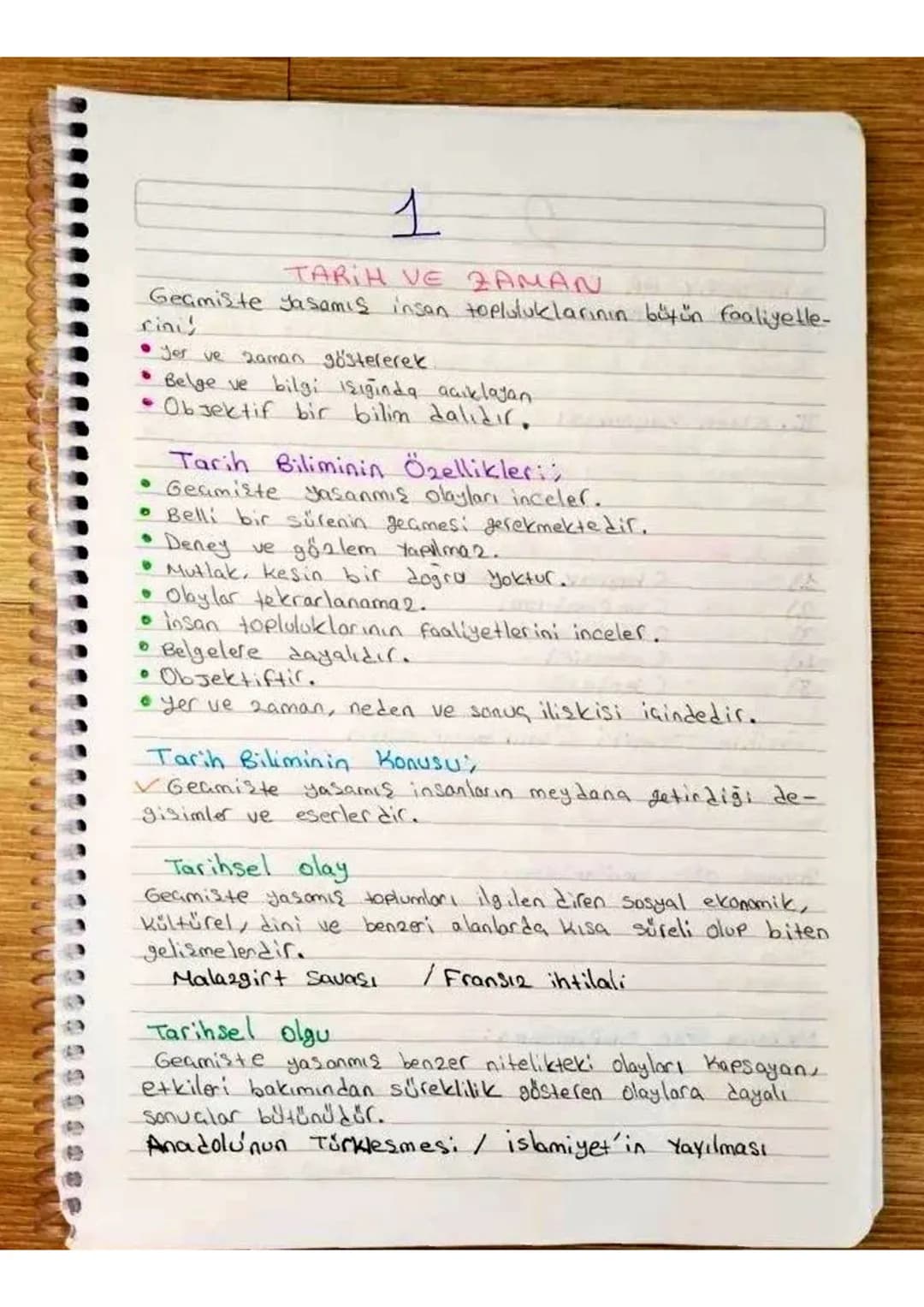 # 1

TARIH VE ZAMAN
Geçmişte Jasamış insan topluluklarının bütün faaliyetle-
cinil

*   yer ve zaman göstererek
*   Belge ve bilgi işığında 
