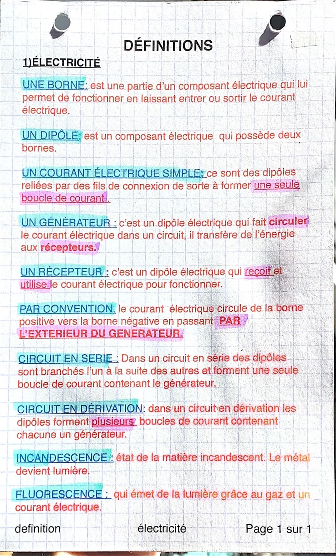 1) ÉLECTRICITÉ

DÉFINITIONS

UNE BORNE: est une partie d'un composant électrique qui lui
permet de fonctionner en laissant entrer ou sortir 