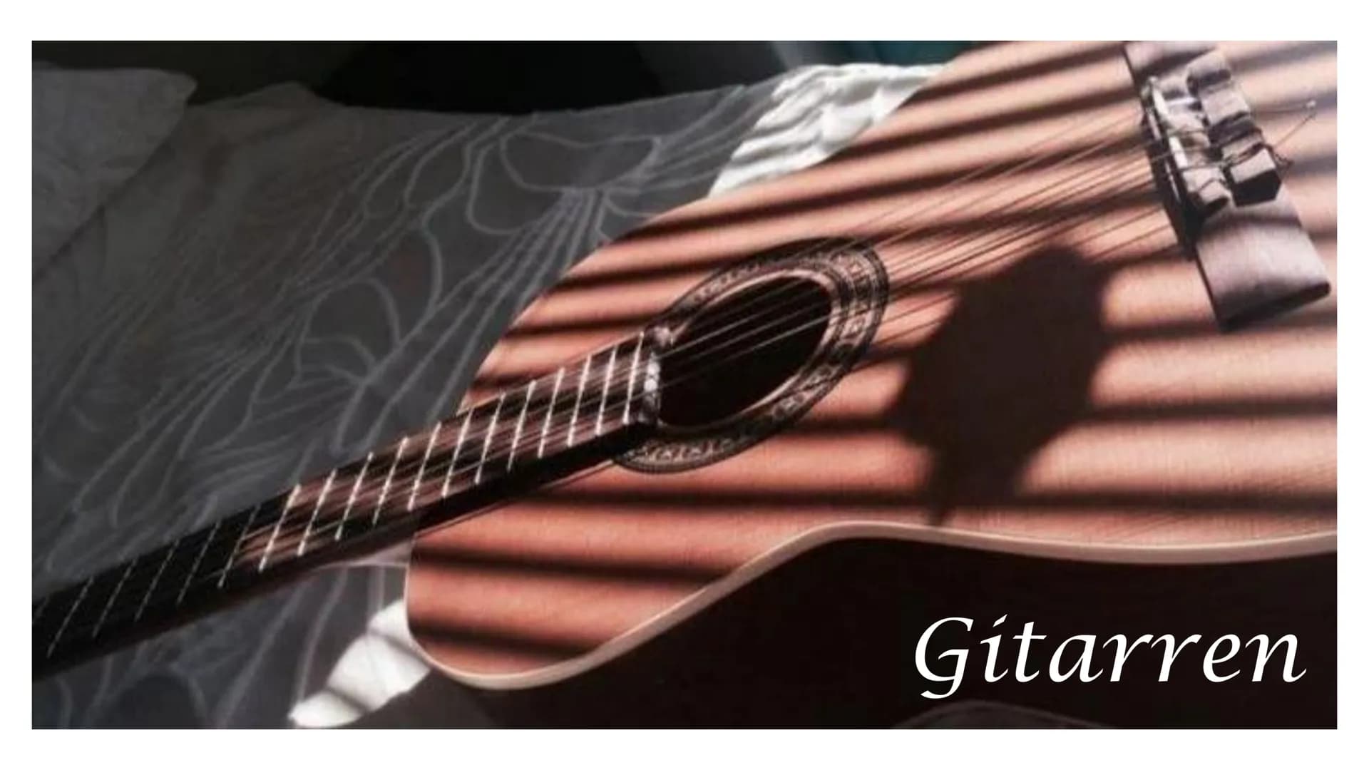 Gitarren # Inhalt

*   Geschichte
*   Arten von Gitarren und deren Unterschiede
*   Funktion
*   Wie Spielt man eine Gitarre?
*   Quiz # All