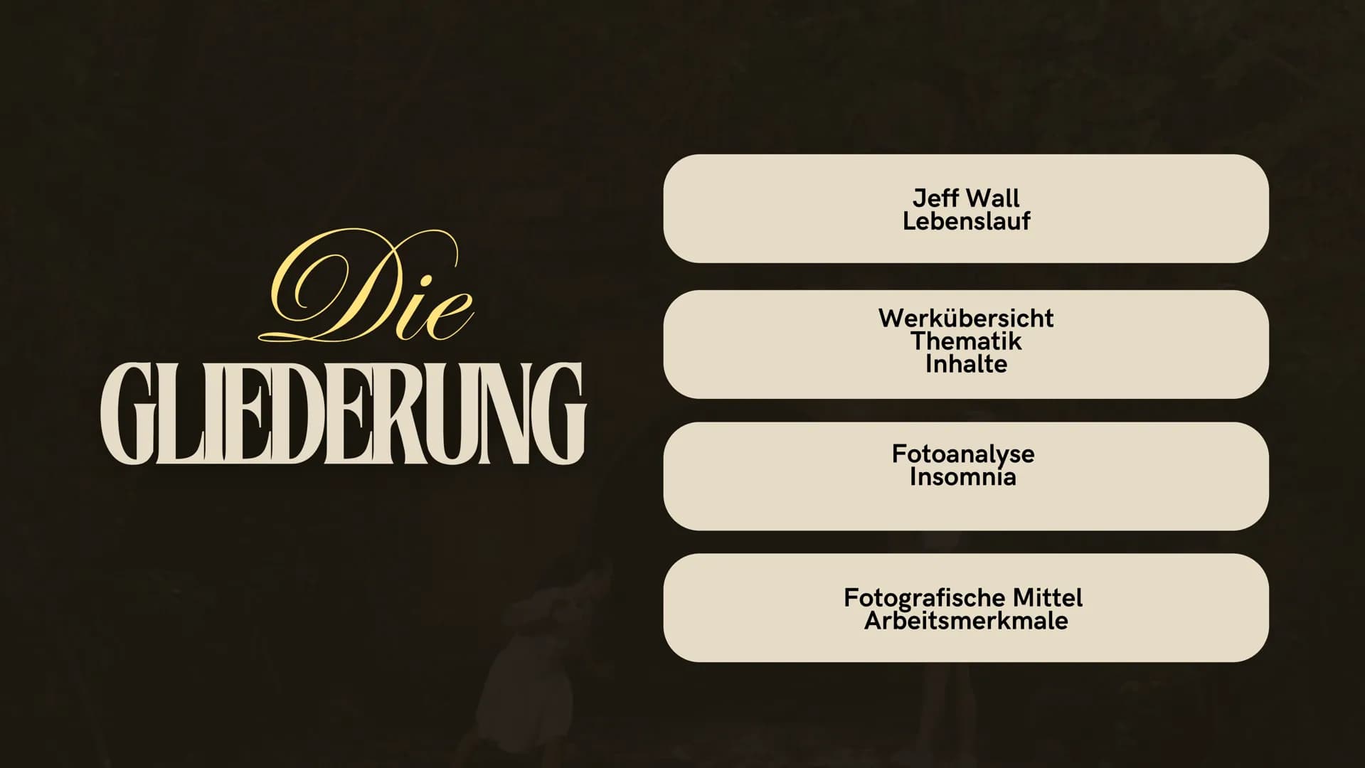 # exploring
# JEFF WALL
INZINIERTE FOTOGRAFIE # Die
# GLIEDERUNG
* Jeff Wall
* Lebenslauf
* Werkübersicht
* Thematik
* Inhalt