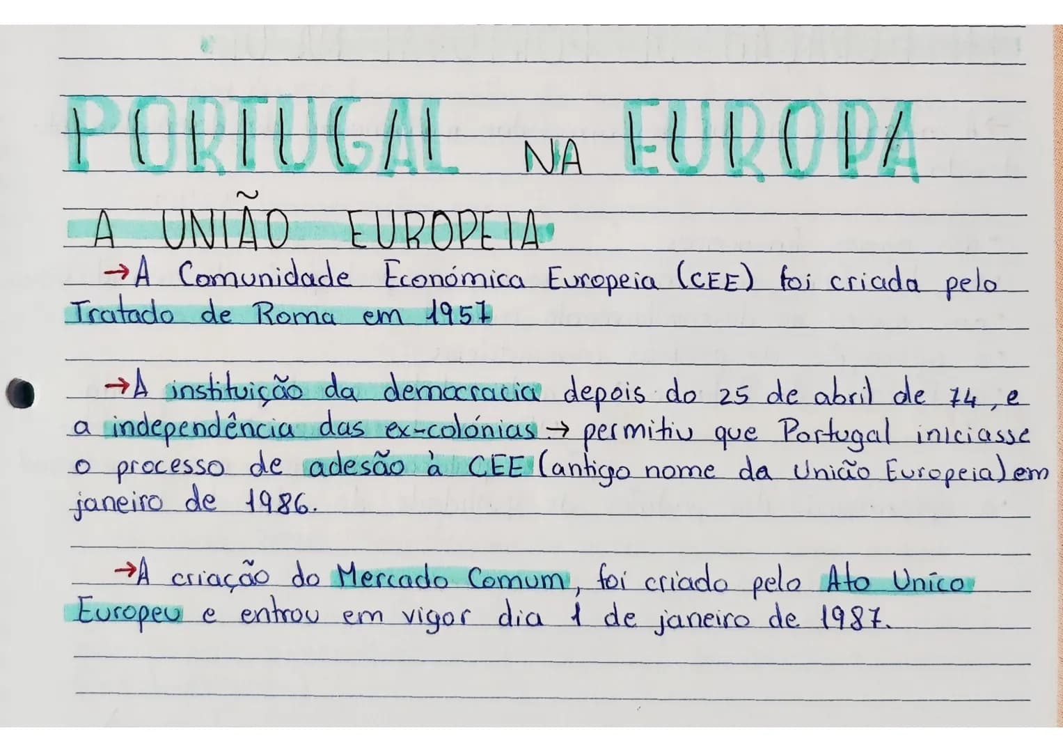 # PORTUGAL NA EUROPA
## A UNIÃO EUROPEIA
-> A Comunidade Económica Europeia (CEE) foi criada pelo Tratado de Roma em 1957.
-> A instituiç