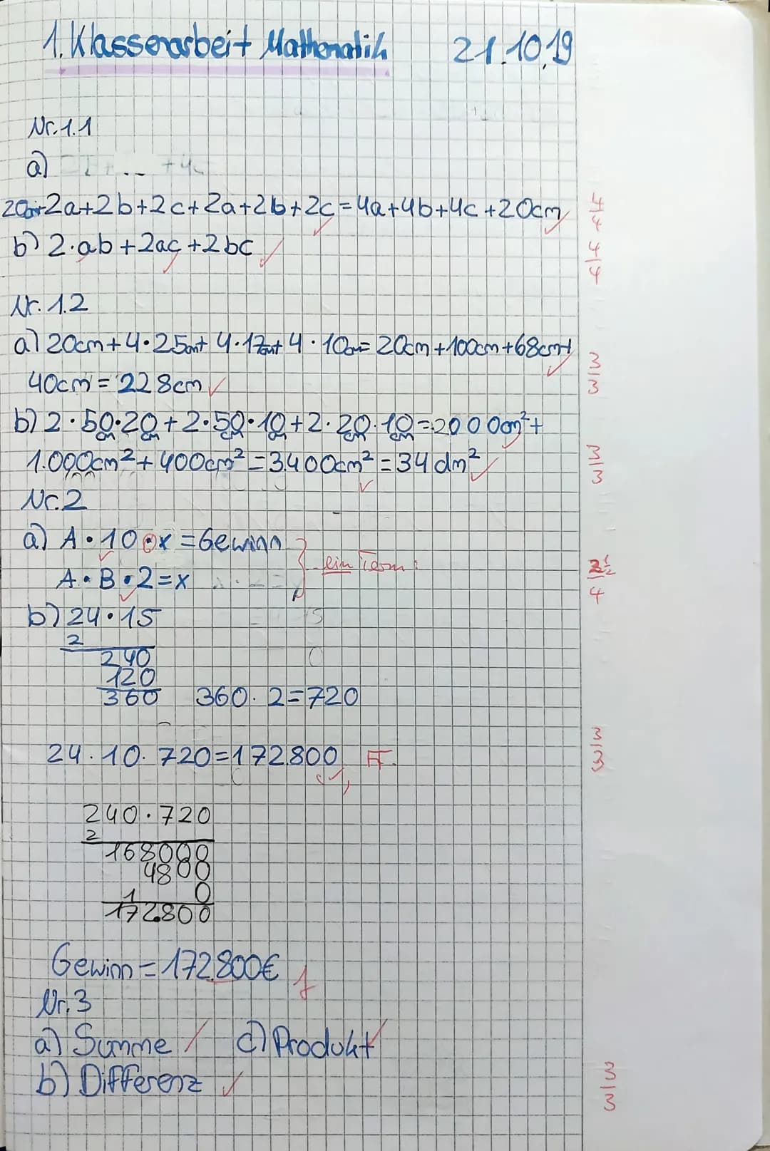 M 8e
Mathematikarbeit Nr. 1
21.10.2019
1.1 Tanja verpackt und verschnürt einen Karton (siehe
Abbildung rechts)
a) Beschreibe durch einen Te