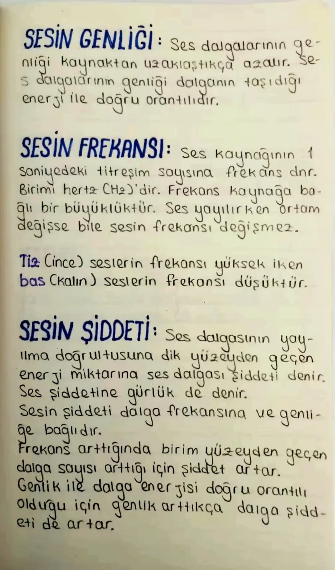 # SES DALGALARI
Ses dalgaları maddesel
ortamda yayılır yani mekanik dalgalardır.
Titreşim doğrultusu yayılma doğrultusuna
paralel olduğu iç