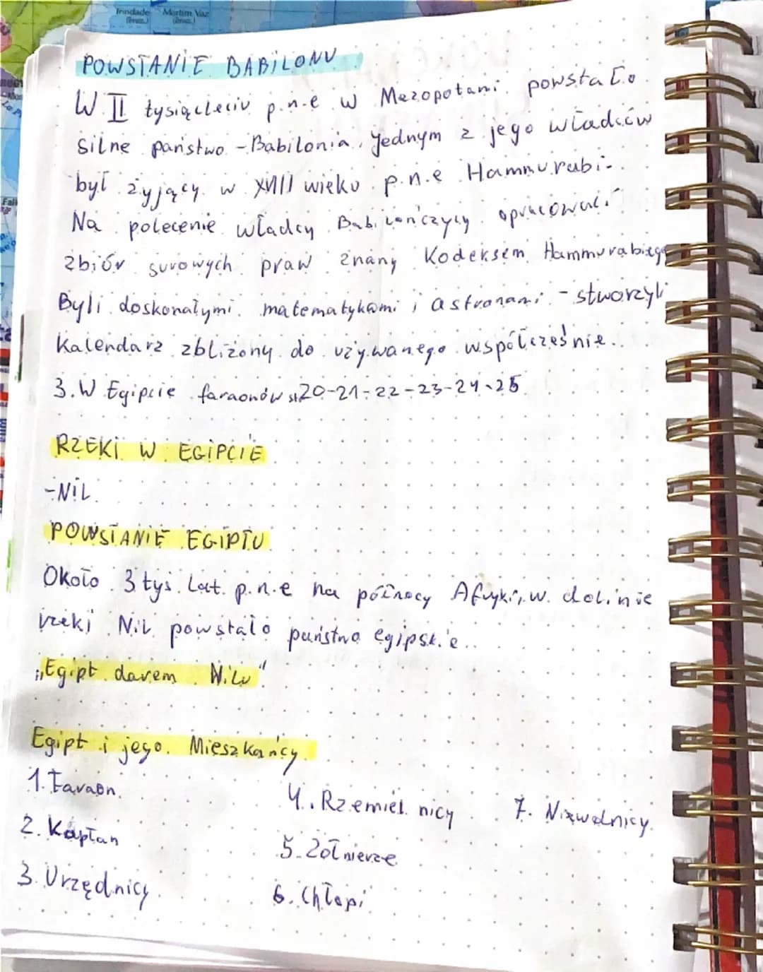 1.Zycie pie
wszych Ludzi
Stv 8-9-10-11
# PRADAWNI
## LUDZIE
AUSTRALOPITEK CZŁOWIEK CZŁOWIEK
RRĘCZA WIPROSTOWANY
OV. 4 miliony lat
temu
P