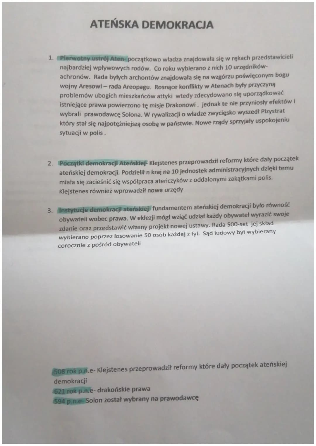 # ATEŃSKA DEMOKRACJA
1. Pierwotny ustrój Aten- początkowo władza znajdowała się w rękach przedstawicieli
najbardziej wpływowych rodów. Co