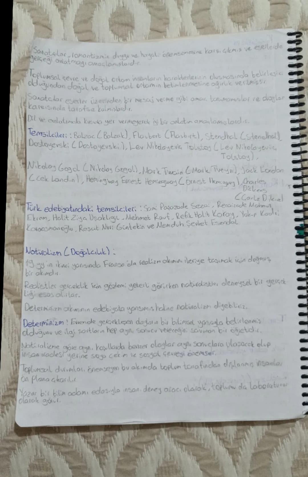 # Edebiyat ve Toplum ilişkisi
Edebiyat: Olay, duşünce, duygu ve hayallerin dil aracılığıyla
Sözlü veya yazılı darak biçimlendirilmesi sanat
