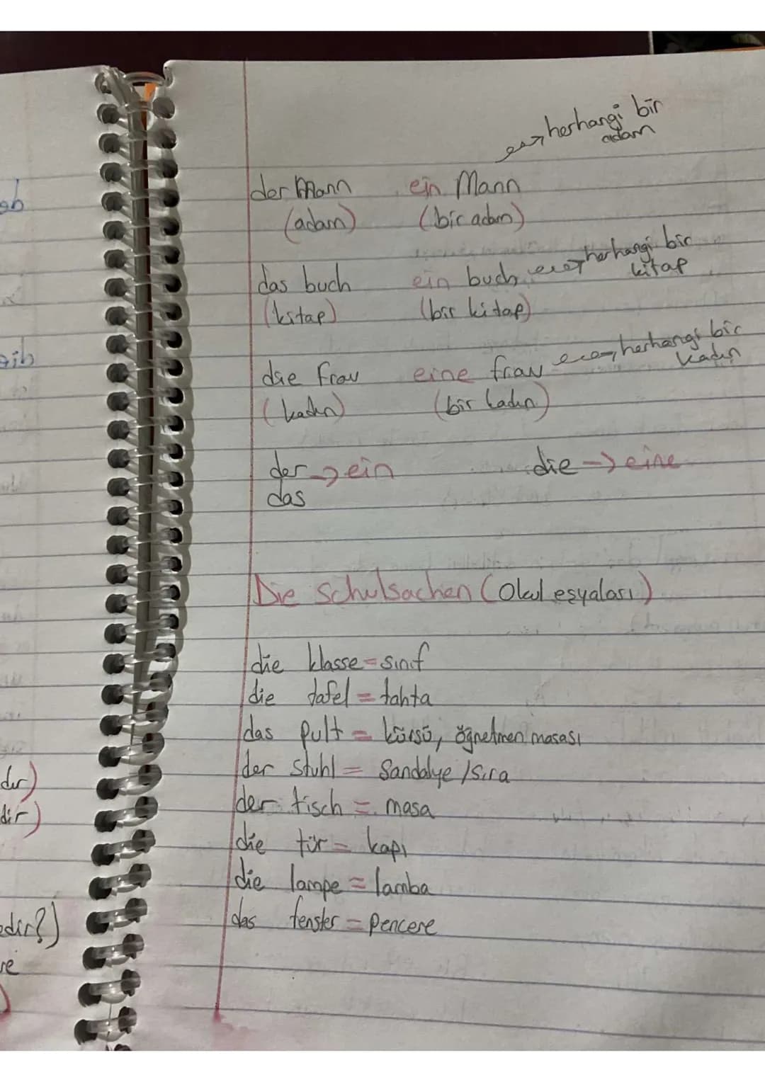 2. Unite
Der artikel (Tanionlayıcı)
Almancada isimlerin 3 cinsi mevcuttur ve her isim bu üç
gruptan birine dahibkr. Bunlar;
1) Madulin (Fr