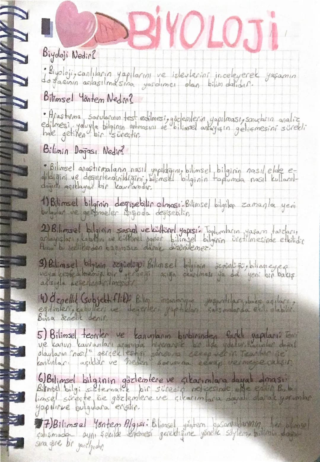 # BİYOLOJİ
Biyoloji Nedir?
• Biyoloji, canlıların yapılarını ve isleuterini inceleyerek yaşamın
dofasının anlaşılmasına yardımcı olan bili