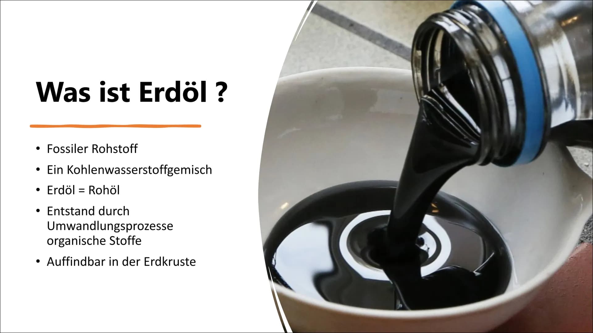 # Erdöl- fossiler Energie
# Träger
(nur begrenzt verfügbar) ## Inhaltsverzeichnis
* Was ist Erdöl?
* Wie entsteht Erdöl?
* Erdölför