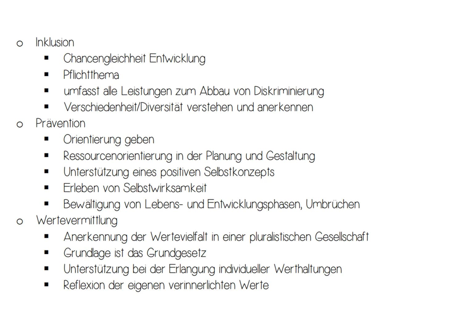 Modul 1
GESCHICHTE DER PROFESSIONALISIERUNG
Seit wann gibt es das Berufsprofil Erzieher und Erzieherin?
Ο Seit 1967 in der BRD, Rahmenver