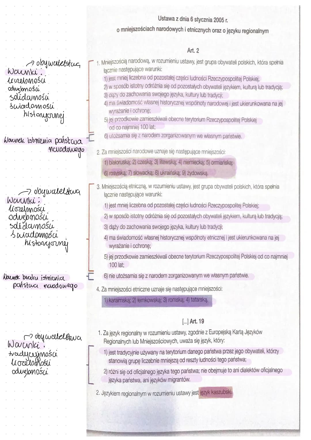<p>Mniejszość - zbiorowość odróżniająca się od większości danego społeczeństwa poprzez własną kulturę i tradycje, a często również poprzez