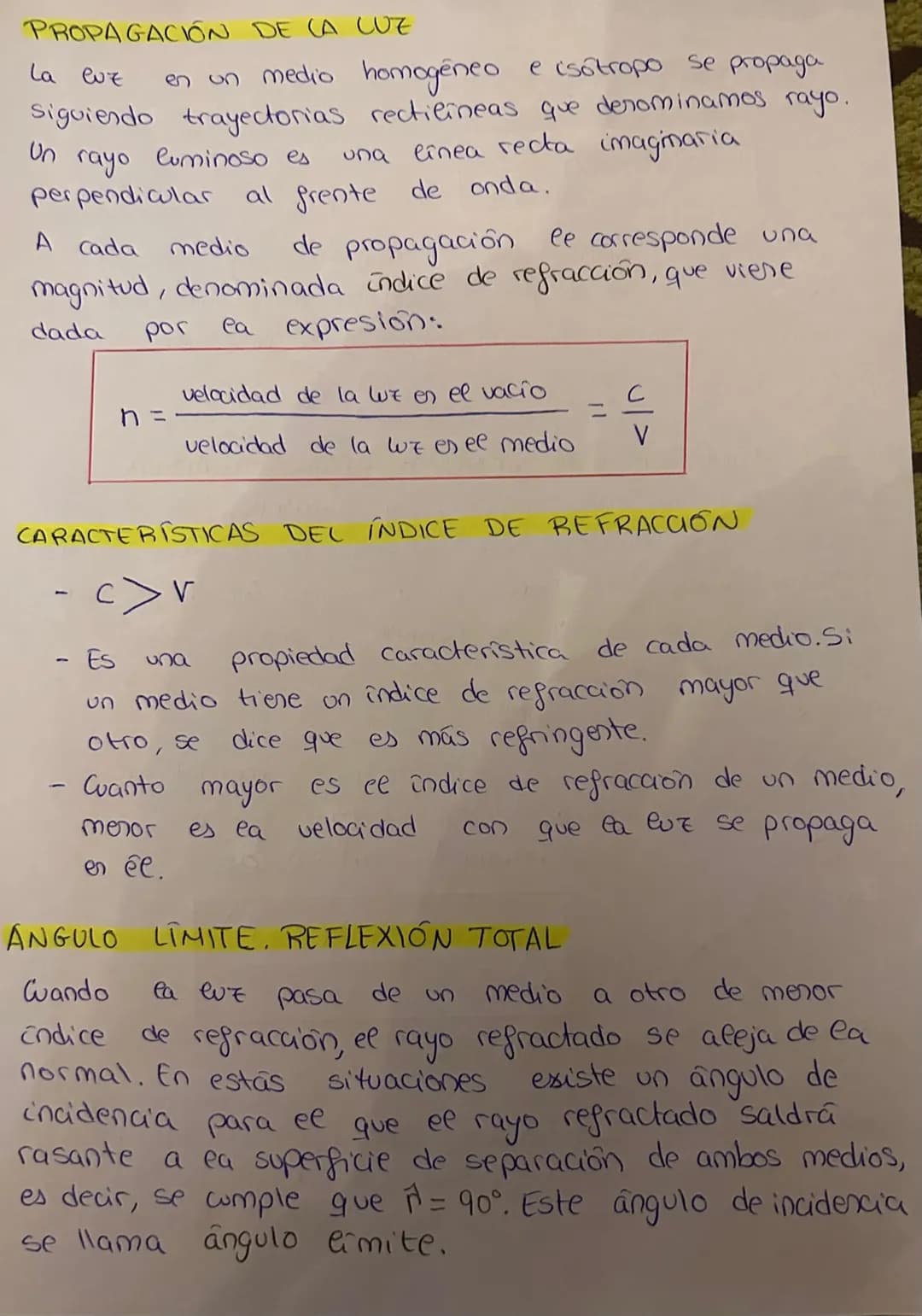 # ONDAS
υπα
Una onda re presenta ee movimiento de propagación de un
perturbación de un punto a otro sin que
exista transporte neto de mate